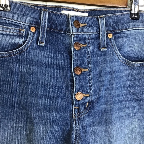 Madewell High-Rise Denim Shorts in Burke Wash: Button-Front Edition Size 27. - Picture 3 of 10